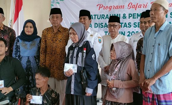 Ajakan Bupati Kepada ASN, Saat Menyerahkan Santunan Penyandang Disabilitas