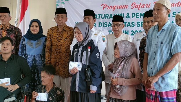 Ajakan Bupati Kepada ASN, Saat Menyerahkan Santunan Penyandang Disabilitas