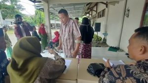 Penyaluran santunan untuk penyandang disabilitas di Kantor Baznas Rembang, Rabu (11/03).