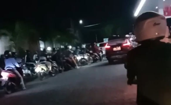 SPBU Di Rembang Penuh Sesak, Per 01 April Pembelian BBM Subsidi Dibatasi
