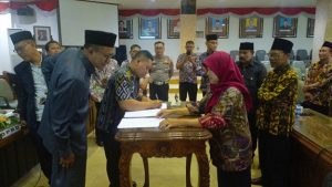 Audiensi di Gedung DPRD Rembang, seputar truk tambang yang melintas di jalan Desa Sudan, Kecamatan Kragan, berakhir dengan kesepakatan.