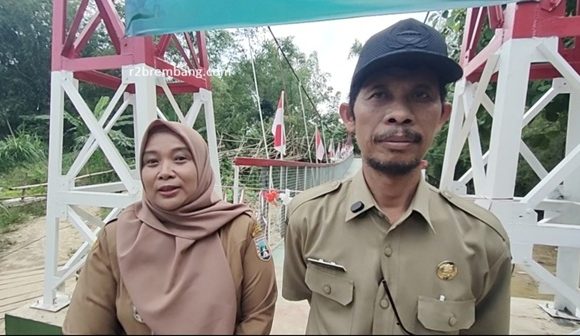 Momen Tak Terduga, Ada Pasangan Suami Isteri Di Tengah Peresmian Jembatan Garuda Merah Putih