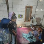 Petugas gabungan lintas sektor terkait PKH, mengunjungi Mbah Kasnadi, Kamis (23/04).