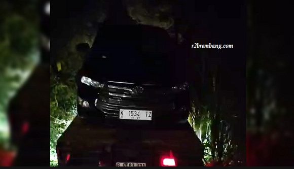 Polisi Datangkan Tukang Kunci, Innova Reborn Akhirnya Diangkut Towing (TKP Candimulyo)