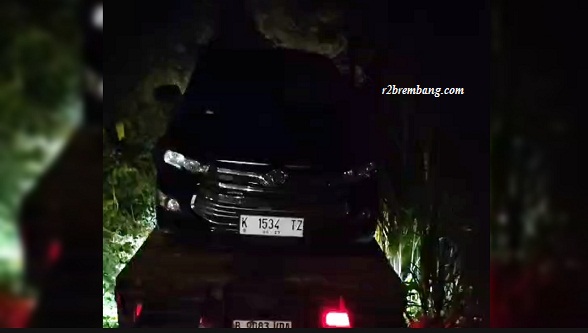 Polisi Datangkan Tukang Kunci, Innova Reborn Akhirnya Diangkut Towing (TKP Candimulyo)