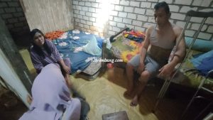 Pasangan suami isteri lumpuh di Dusun Kedungwatu, Desa Kedungasem, Kecamatan Sumber, perlu mendapatkan uluran tangan dari pemerintah.