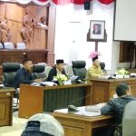 Suasana audiensi nelayan di gedung DPRD Rembang, Senin (04/5).