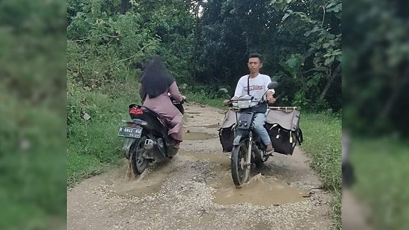 Belasan Tahun Tak Tersentuh Perbaikan, Dana Desa Malah Dipangkas (Nasib Dusun Terpencil Tlogo)