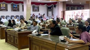 Pemilik kafe karaoke mendatangi gedung DPRD Rembang, Rabu siang (06 Mei 2026), untuk audiensi menyampaikan keluh kesah mereka.