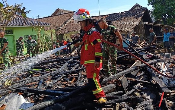 Rumah Ludes, Uang Rp 5 Juta Ikut Hangus (Kebakaran Di Desa Pragen)