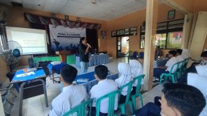 Suasana pelatihan jurnalistik di SMP N 1 Kaliori, Selasa (12 Mei 2026).