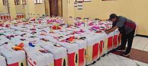 Pengumpulan koper calon Jemaah haji di Gedung Balai Kartini Rembang, Senin (04/05).