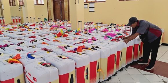 “Dari Mie Instan, Hingga Sambal…” Kapan Berangkat ?? (Koper Calon Jemaah Haji Rembang Dikumpulkan)