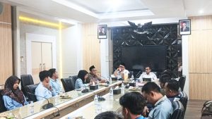 Suasana pertemuan di Kantor Bupati Rembang, membahas persoalan 3 dapur MBG di satu kawasan perumahan yang membuat masyarakat terganggu.