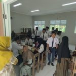 Orang tua/wali murid dihadirkan saat ujian praktik siswa di MTs N 4 Rembang (Sumber), hari Selasa (19 Mei 2026).