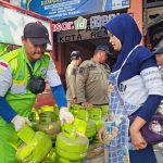 Operasi pasar gas LPG 3 Kg di depan Pasar Rembang, Senin (08 Juni 2026).