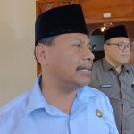 Bupati Rembang, Harno didampingi Wakil Bupati, Moch. Hanies Cholil Barro, usai rapat membahas nasib PPPK, Kamis (25/06).