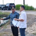 Bupati Rembang, Harno mengecek jalan longsor antara Nganguk - Pentil, Rabu (10 Juni 2026).
