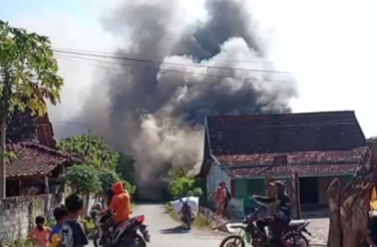 Polisi Ungkap Dugaan Penyebab Kebakaran Di Desa Jambangan Kec. Sarang, Belasan Sak Gabah Ikut Hangus