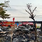 Kebakaran warung dan kios di depan pabrik sepatu Rembang, Senin sore.