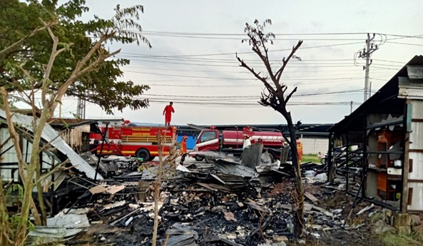 Dugaan Pemicu Kebakaran Di Depan Pabrik Sepatu Rembang, Tiga Warung Dilalap Si Jago Merah