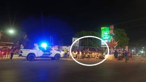 Truk menabrak bundaran Tugu Adipura Rembang, Minggu malam (14/06).