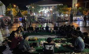 Diskusi Mimbar Simpang Kiri, di Alun-Alun Rembang, Sabtu malam (20/06).