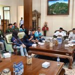 Bupati Rembang, Harno menerima kunjungan perwakilan serikat pekerja dari pabrik sepatu PT. PWI, Rabu (24/06).