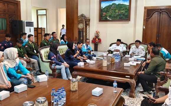 Pekerja Pabrik Sepatu Temui Bupati Rembang, Tumpahkan Kegalauan