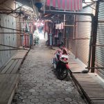 Deretan kios di Pasar Rembang, tutup. Bahkan ada pula yang ditawarkan untuk dijual.