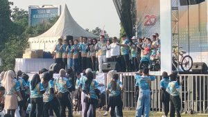 Bupati dan Wakil Bupati Rembang, hadir dalam senam zumba memeriahkan ulang tahu KSH ke-20 di Alun-Alun Rembang, Sabtu (20 Juni 2026).