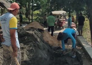 Warga Dusun Pundong Desa Sidomulyo Kecamatan Sedan kerja bhakti melakukan pengecoran jalan, tiap hari Jum’at.