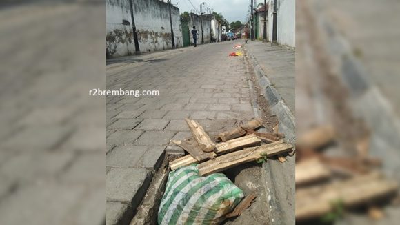 Berulang Kali Pengendara Motor Terperosok, Begini Tanggapan Pemkab Rembang Soal Kota Pusaka Lasem