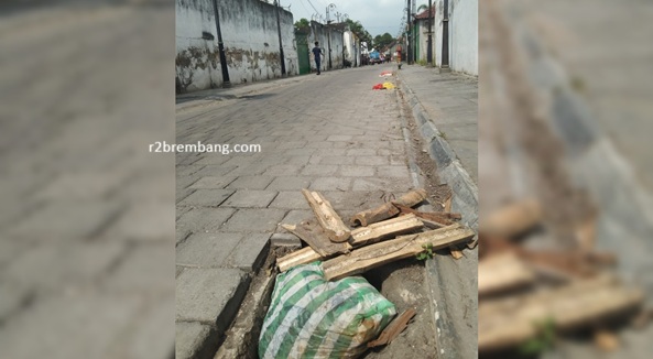 Berulang Kali Pengendara Motor Terperosok, Begini Tanggapan Pemkab Rembang Soal Kota Pusaka Lasem