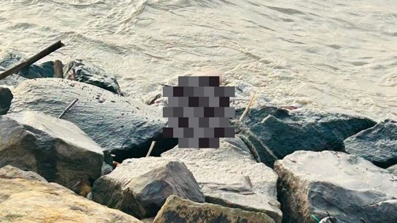 Ini Ciri-Cirinya, Siapa Tahu Keluarga Anda (Temuan Mayat Laki-Laki Di Pinggir Pantai Utara Rembang)