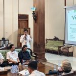 Kepala DPU Taru Kabupaten Rembang, Maryosa, saat paparan di rumah dinas Bupati, Rabu (15 Juli 2026).