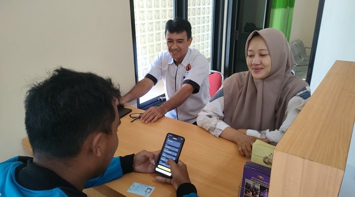 Upload Foto Selfie Di Pantai, Polres Rembang Ingatkan Tata Cara Membuat SKCK Online