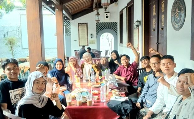 Pemuda Yang Naik Kursi Di Depan Bupati Dan Pimpinan DPRD, Terpilih Menjadi Koordinator Forum BEM Se-Rembang