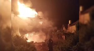 Kebakaran di lokasi penggalangan kapal Kecamatan Sarang, Kabupaten Rembang, Minggu dini hari (02/08).