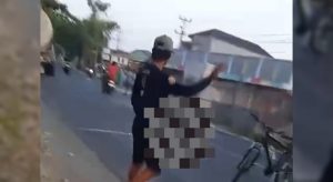Korban meninggal dunia di dekat Perempatan Mondoteko Rembang, Minggu pagi (02/08) adalah pengguna sepeda onthel, usai tertabrak truk tangki.