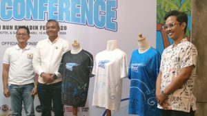 Konferensi Pers ajang Kadin Fest, ditandai dengan menunjukkan 3 jersey Lasem Run.