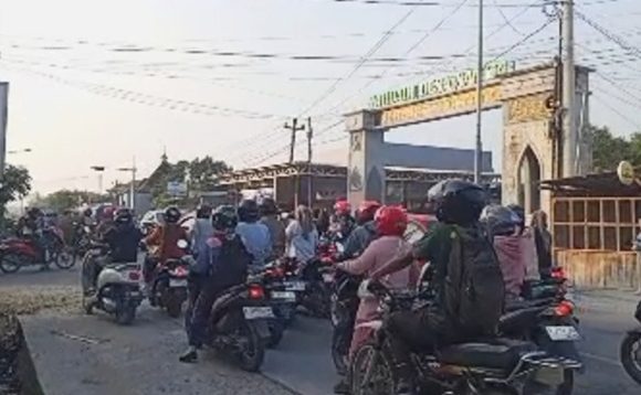 Masyarakat Sipil Tawarkan 2 Solusi, Atasi Jalan Semrawut Di Sekitar Pabrik Sepatu Rembang