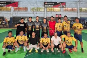 Rembang Lawyers Club (RLC) menggelar futsal bersama Persatuan Wartawan Indonesia (PWI) Kabupaten Rembang, Kamis sore (13/08).