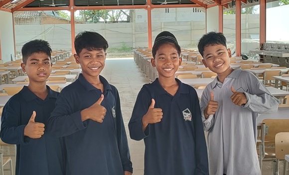 “Bapak Penebang Tebu, Ibu Buruh Rajang Tembakau…” (Respon Siswa Sekolah Rakyat Rembang Saat Awal Masuk)