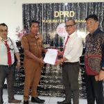 Tim Advokat hari Senin (14/09) menyerahkan laporan tertulis kepada Sekwan DPRD Rembang, terkait dugaan perselingkuhan, perzinaan dan persetubuhan oknum anggota DPRD Rembang.