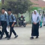 Siswa MTs N Lasem (MTs N 1 Rembang) pulang sekolah, Rabu (09 September 2026).