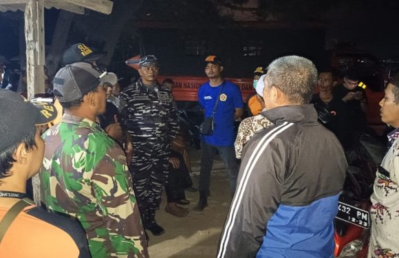 Rekan Korban Setia Menunggu Sampai Malam, Remaja Mandi Di Laut Hilang Tenggelam (TKP Pantai Jatisari Sluke)