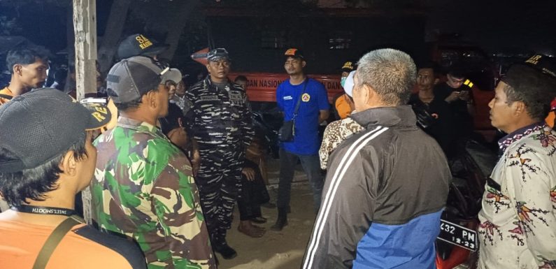 Rekan Korban Setia Menunggu Sampai Malam, Remaja Mandi Di Laut Hilang Tenggelam (TKP Pantai Jatisari Sluke)