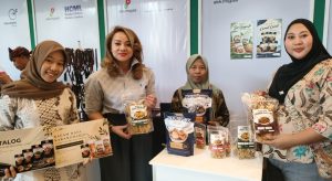 Keripik Ikan Blolok khas dari Kecamatan Kragan, Kabupaten Rembang, pemasarannya merambah ke berbagai daerah. Produk ini turut dipamerkan saat berlangsung kegiatan di Hotel Tentrem Yogyakarta, Kamis 17 September 2026.