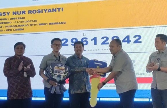 Lebih Dari 36 Juta Nomor Diundi, Inilah Sosok Pemenang Toyota Avanza (Gelegar Undian Tamades BPR BKK Lasem)